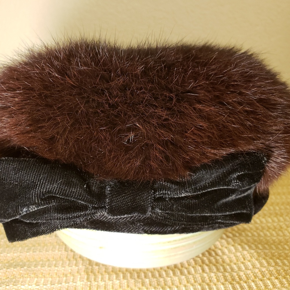 Modern Miss 1950s fur pillow box hat with bow